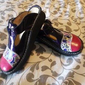Alegria clogs
